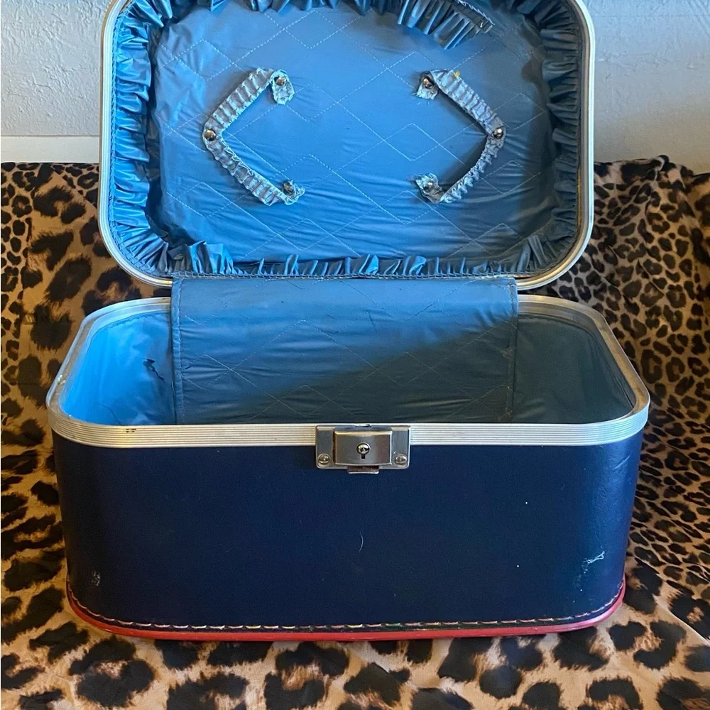 70’s Trunk. - Picture 4 of 5